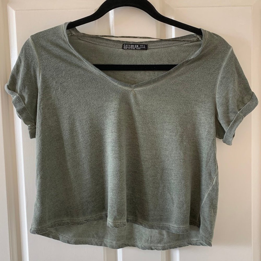 Cropped Gray-Green Basic Tee